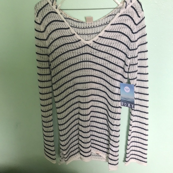 NWT ROXY SWEATER - Picture 2 of 3